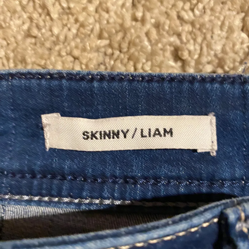 Söker dessa Jack & Jones jeans i nyskick och till ett väldigt bra pris. Storlek 27/30. Modellen är Skinny/Liam. Hör av er vid frågor eller funderingar🤝💯. Jeans & Byxor.