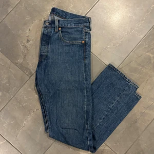 Levis jeans - Levis jeans | storlek 31,32 i skön tvätt, köpa på NK och är i fint skick