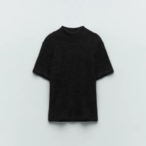 Zara topp - Säljer denna fina zara topp, skönt material. Aldrig använd ! ☺️