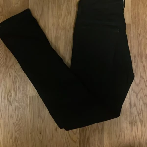 Tiger or sweden jeans slim fit - Ett par snygga svarta tiger of sweden jeans  i storlek 29/30