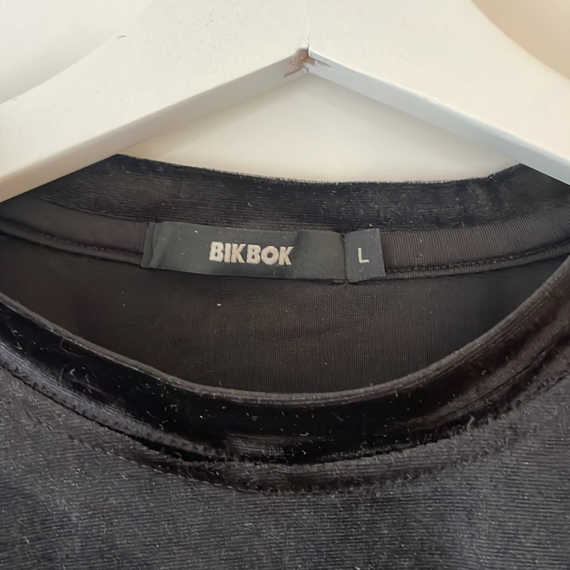 Svart sammetströja från BikBok - 91