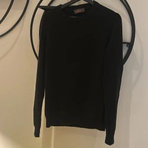 Morris tröja - Stickad tröja från Morris i svart färg, storlek M