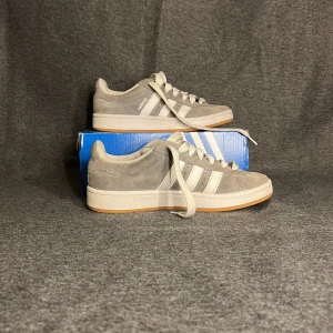 Adidas campus 00s  - Stlk 38,2/3 passar 39// skick 8/10 sparasamt använda Inga defekter// populära// ny pris 1200// mitt pris 700// 