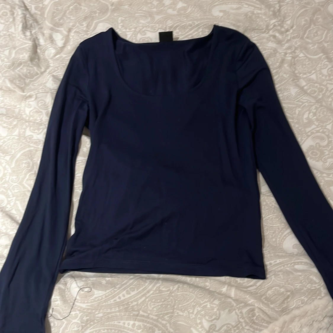 Mörkblå långärmad topp från Gina Tricot