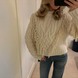 Stickad tröja med fransar - Superfin stickad tröja från h&m med fransar😍
