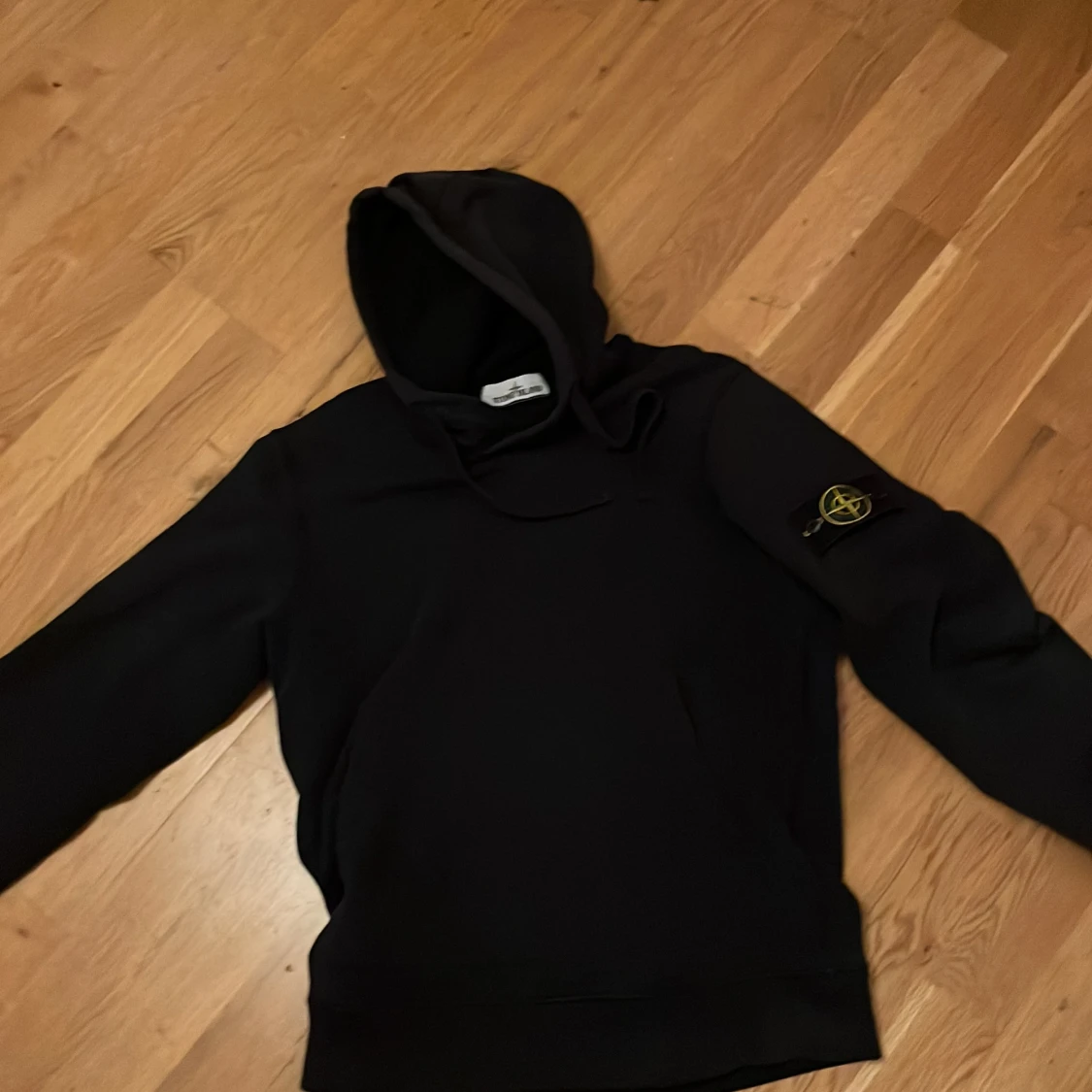 Svart hoodie från Stone Island