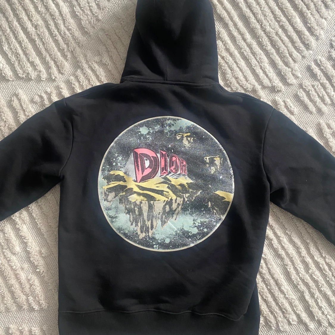 Svart hoodie med tryck - 1