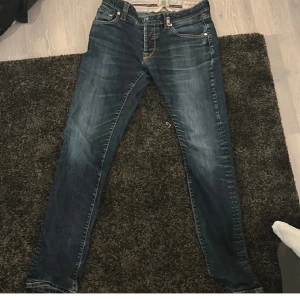 Tramarossa jeans  - Tramarossa jeans w30 l31 modellen e leonardo bra skick förutom stt den saknar en knapp