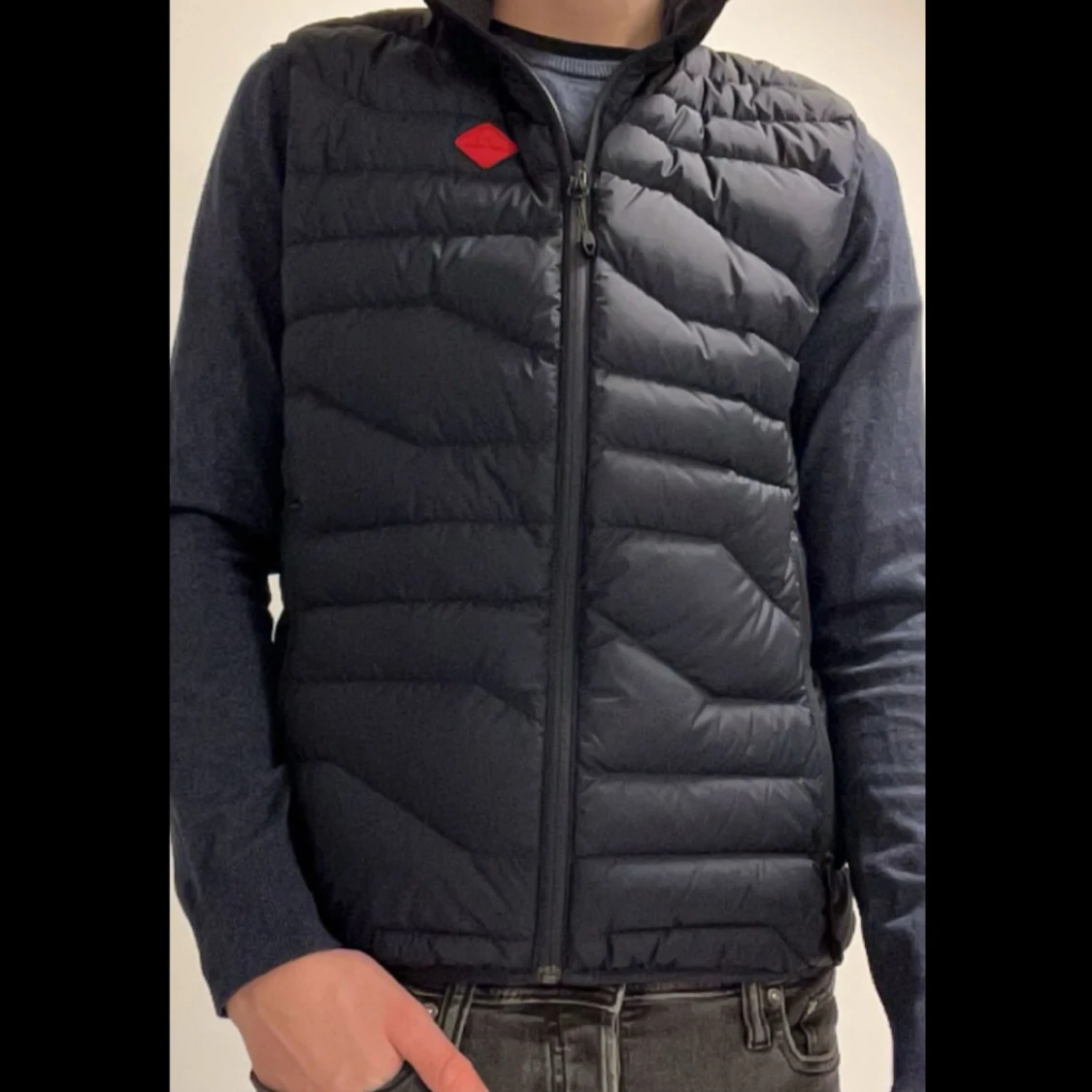 Mörkblå dunväst från J.Lindeberg - 1