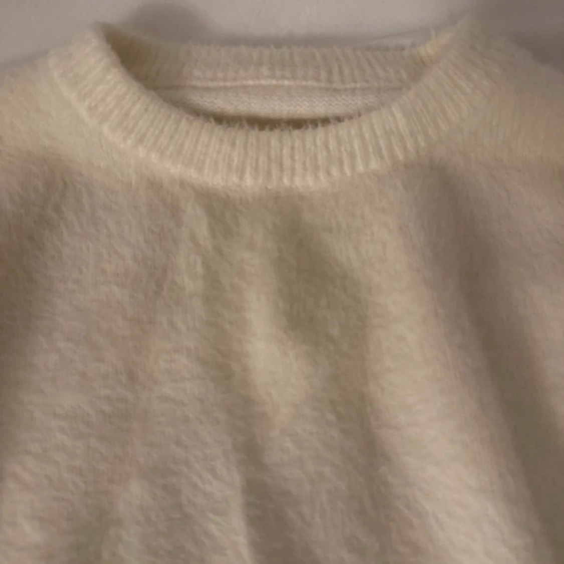 Vit stickad tröja  - 91
