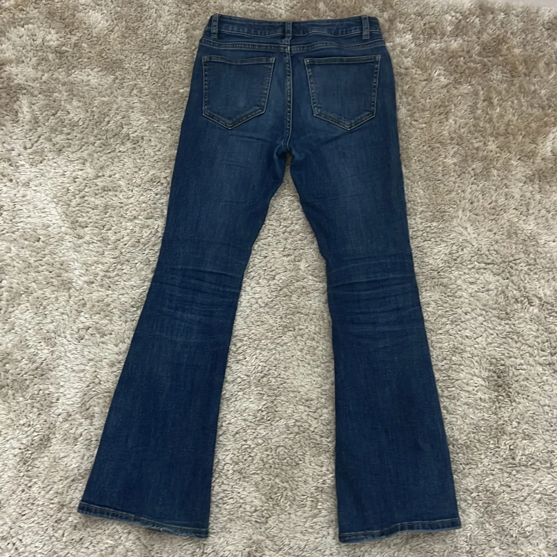 Mörkblå bootcut jeans från Lindex - 1