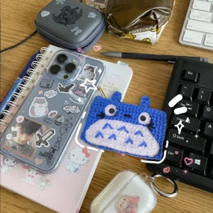 Blå Totoro Plånbok 🎐🍀 - Supersöt handgjord Totoro plånbok med plats för kreditkort + en mini ficka på framsidan! 💌 FRAKT 22kr via swish eller använd KÖP NU! Postas inom 5 dagar efter betalning 💛