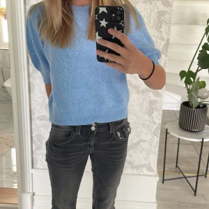 Stickad t shirt - Helt ny färgen passade inte mig