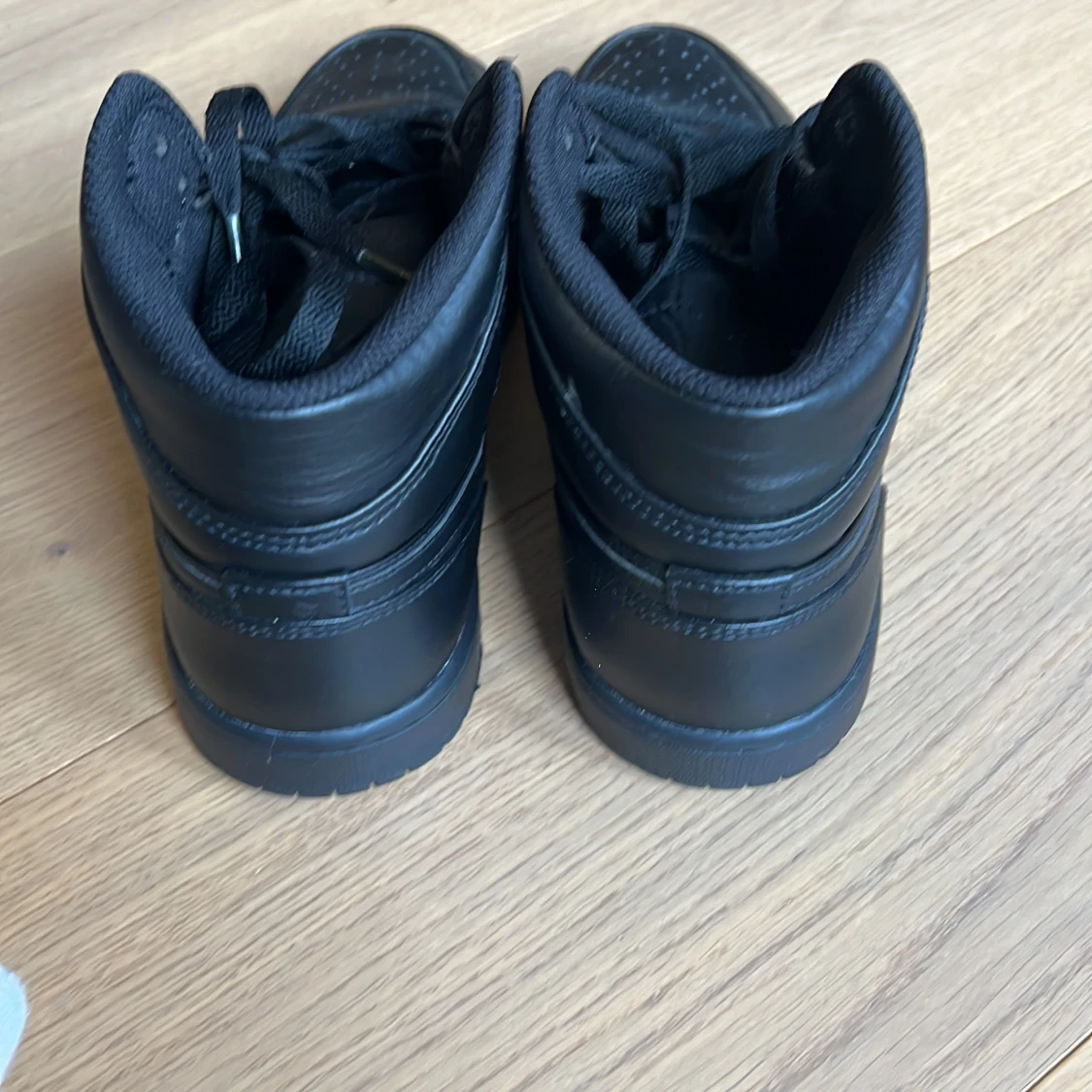 Svarta Nike Air Jordans - 3