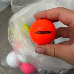 Supersoft 24 st - A skick på nästan  alla av bollarna, fri frakt inom Göteborg och 50 kr utanför. Callaway supersoft.