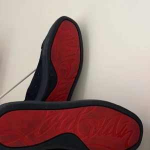 Loubutin Skor - Christian Loubutin skor 43-44 box ingår