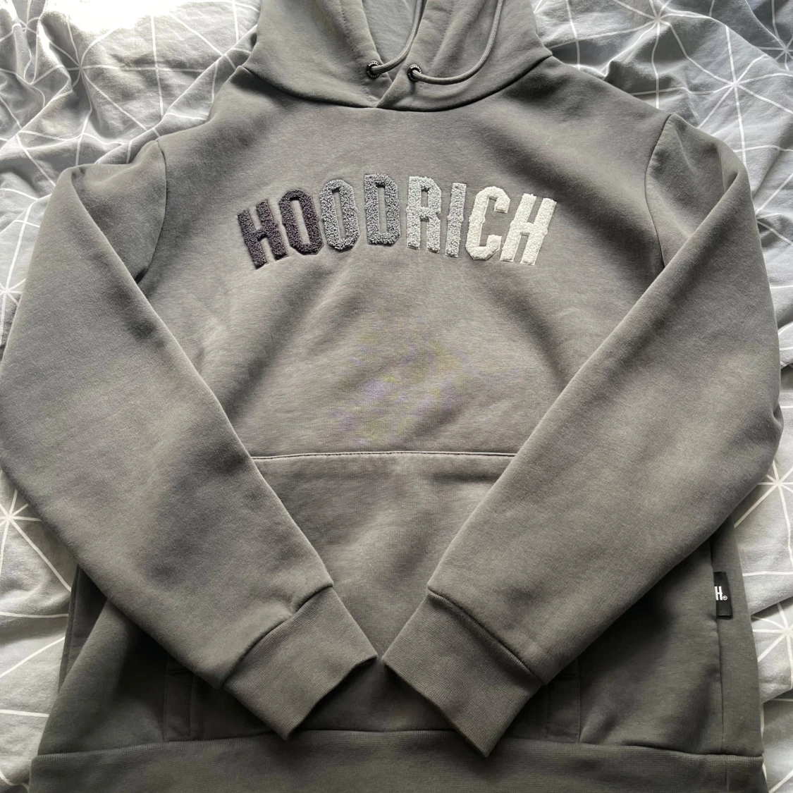 Grå hoodie från Hoodrich - 91