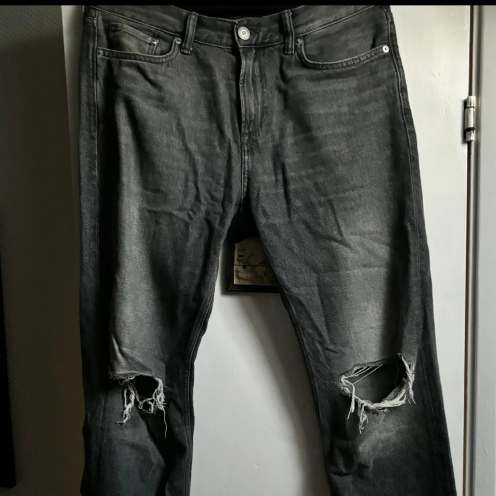 Slitna hm jeans  Nyskick  150kr . Jeans & Byxor.