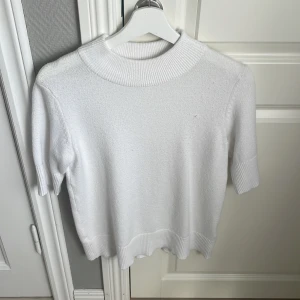 Stickad t-shirt - Så fin men kommer inte till användning 