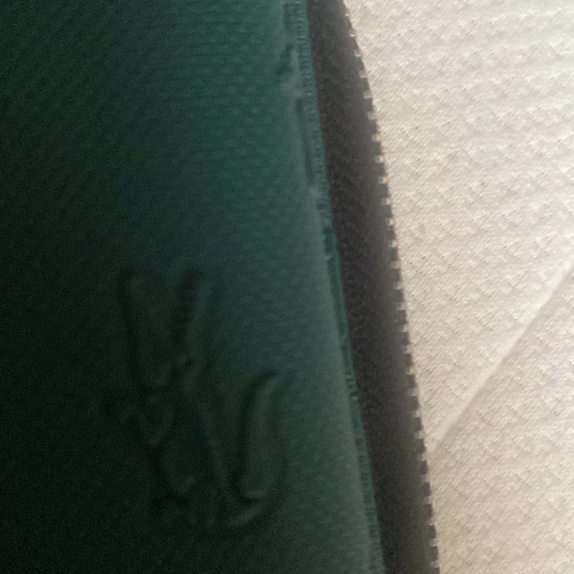 Grön plånbok med präglat mönster - 91