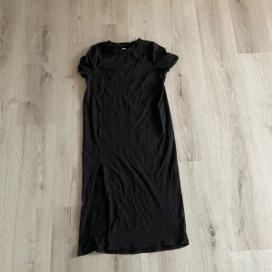 Svart Basic T-shirt Klänning  - Svart T-shirt klänning 