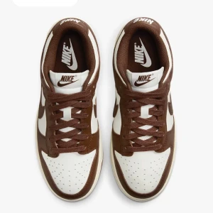 Nike Dunk Low coco  - Nike Dunk Low coco / brun Storlek 38.5 säljs för 1400kr  Kvitto medföljer köpa på Nike.se  Använt dom bara 1 gång 