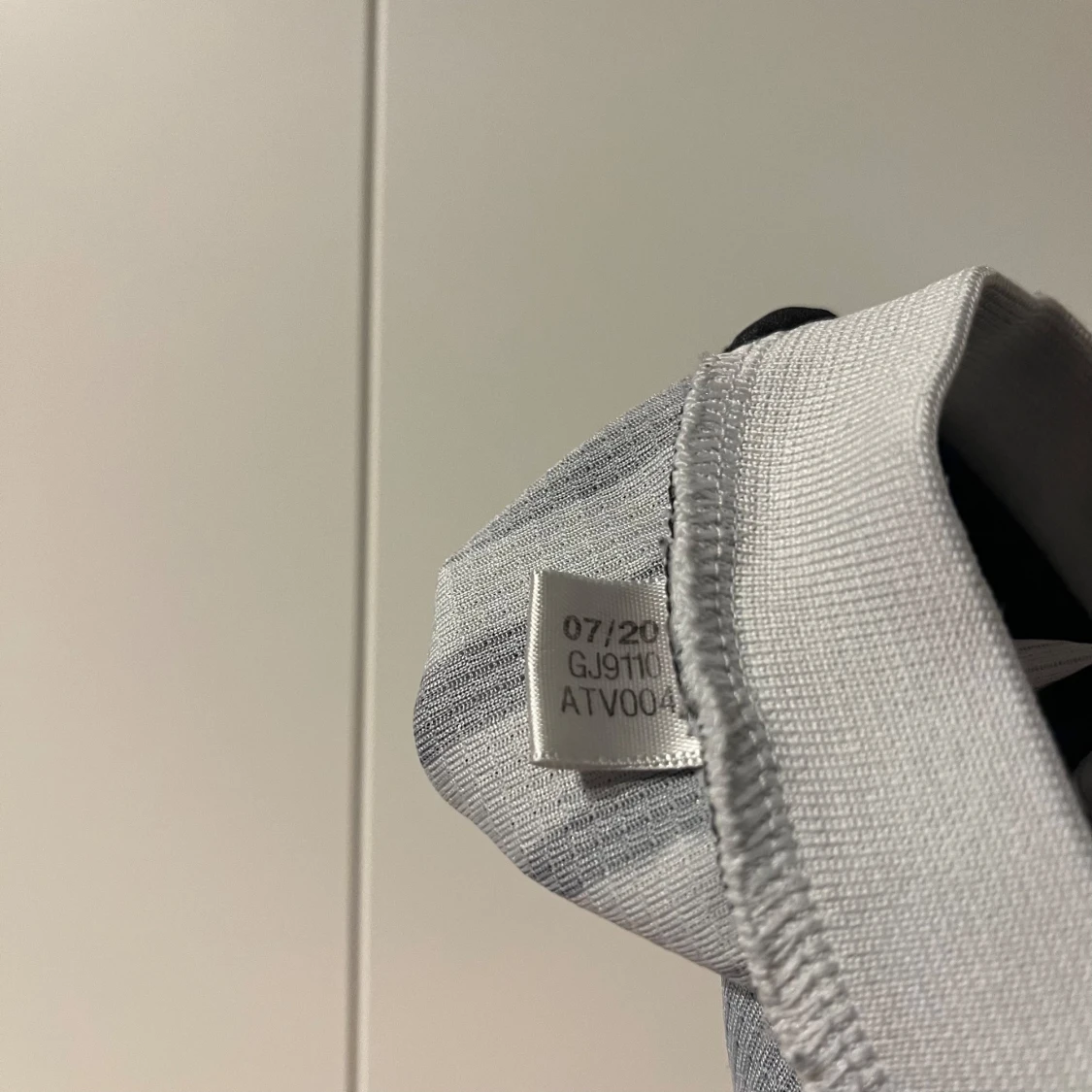 Adidas: Real Madrid x Human Race collab svart/grå - 92