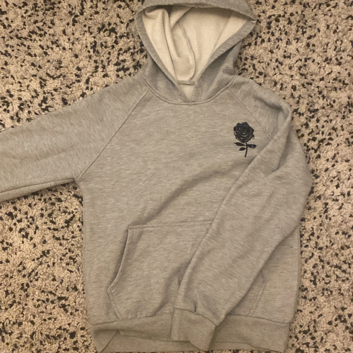 Basic grå hoodie