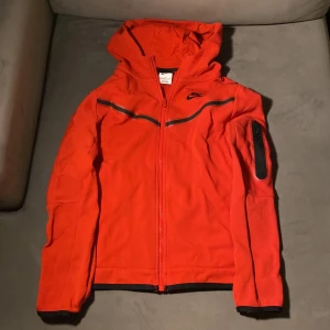 Nike Tech tröja - Ganska använd, men endån i bra skick