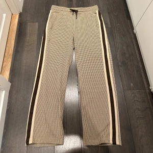 Gant byxor  - Byxor från Gant som är använda fåtalet gånger. 