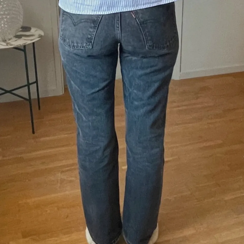 Raka Levis jeans. Fint skick. Storlek 36 längd 31 . Jeans & Byxor.