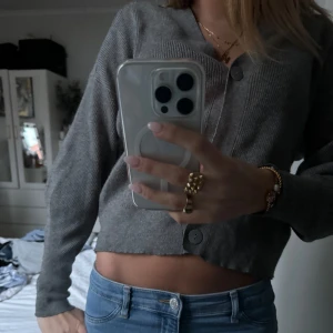 kofta! - mycket bra skick i strl S, från zara!!! kommer tyvärr inte till använding därav säljer jag den!!