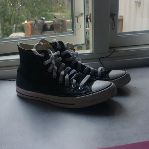 Converse skor -  svarta Converse skor, som nya använt en gång. storlek 41❤️