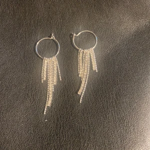 Örhängen  - Säljer dessa örhängen från pilgrim då dom inte kommer till användning 💓