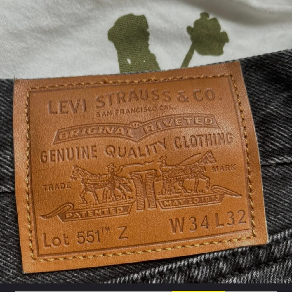 Svarta 551 jeans från Levi's. Helt oanvända. Jeans & Byxor.