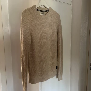 Stickad tröja från Selected Homme - Stickad tröja från selected homme, strl M, beige, använd fåtal gånger