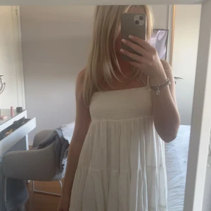 Kort klänning  - Kort klänning från zara i storlek xs