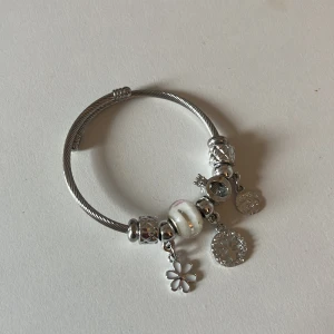 Silver armband - Aldrig använt eftersom jag använder guld💕💕