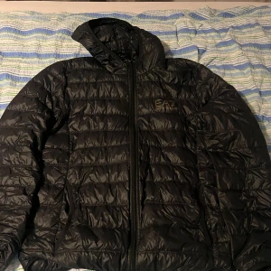 Emporio Aramani jacka  - Säljer denna då den inte kommer till användning  Använd ett fåtal gånger bara Skick 8/10 Pris kan diskuteras