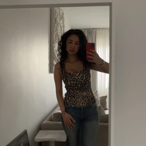 Zara leopard topp - Ett leopard linne från Zara. Använd några gånger. 