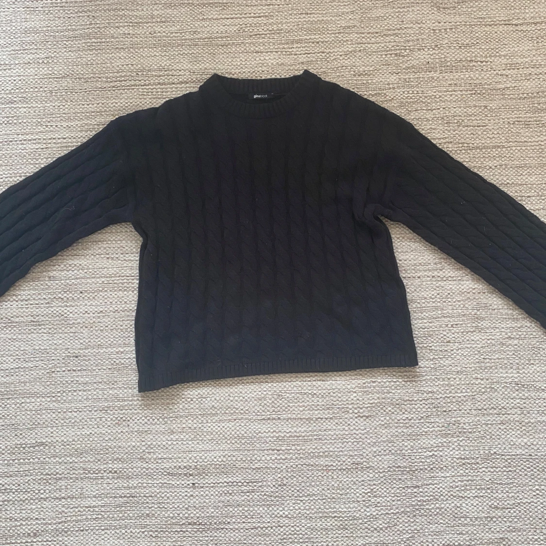 Svart stickad tröja 