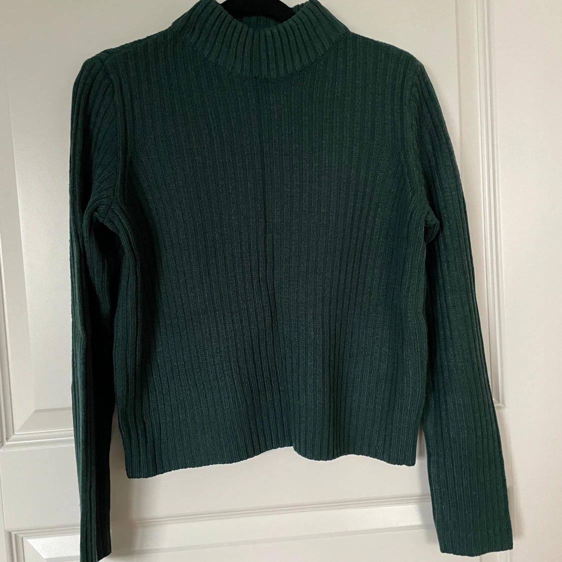 Mörkgrön ribbad tröja från H&M Divided