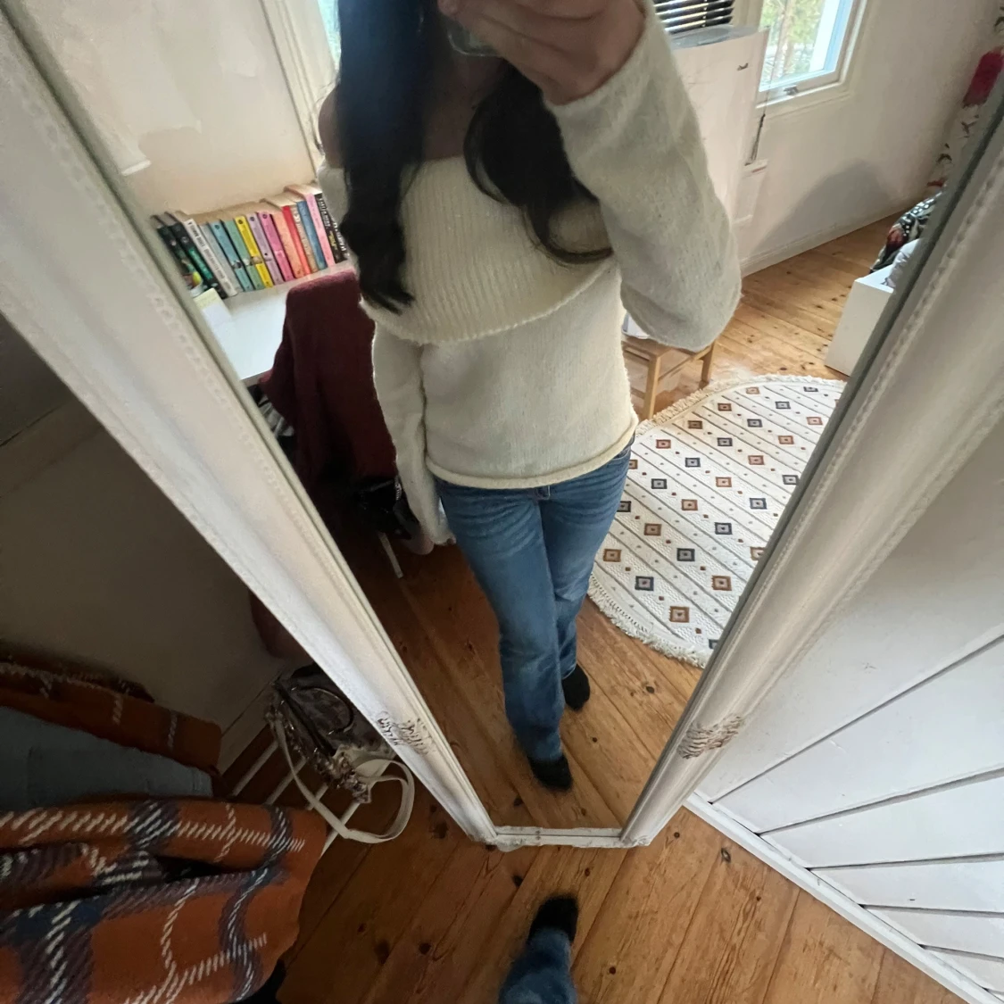 Vit stickad offshoulder-tröja