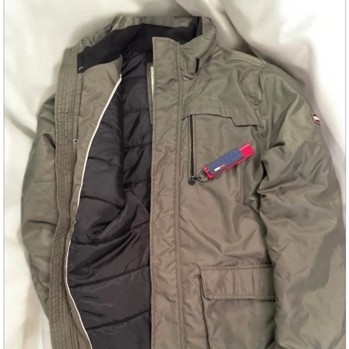 Olivgrön jacka från Hilfiger Denim