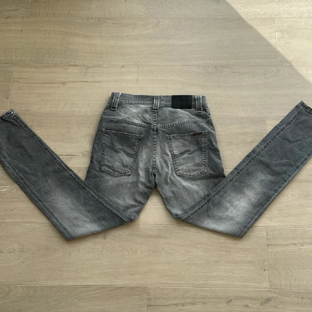 Nudie jeans i storlek 29/32. Riktigt feta och sköna. Nästan nyskick. Hör av dig vid frågor och funderingar.. Jeans & Byxor.