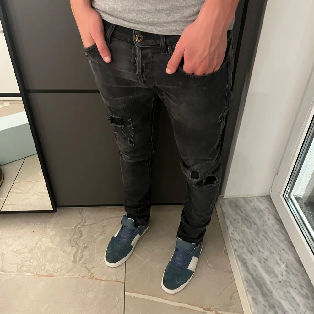 Marknadens fetaste jeans. Hej, säljer nu dessa dondup jeansen. Storlek 31. Skick 9/10. Ny pris = 4500:-. Säljas för 1499:-.. Jeans & Byxor.