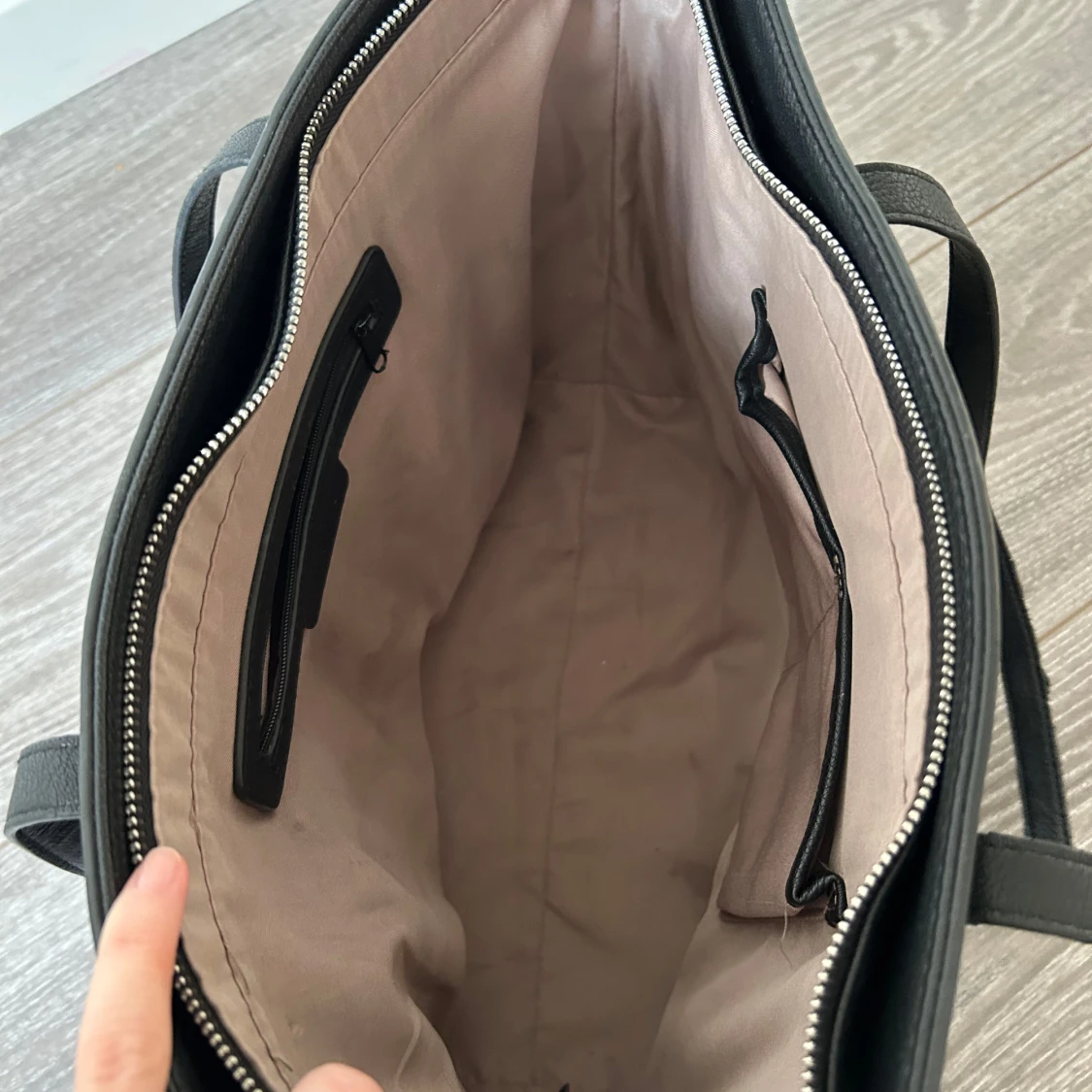 Svart axelväska i skinn - 91