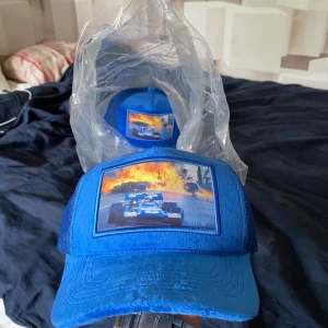 Velvetkeps - Velvetkepsar teilloncaps. Det finns 14 stycken, 199kr styck. Alla kepsar är helt oanvända och ligger kvar i påsen. Kepsen passar alla eftersom att storleken är justerbar. Köparen står för frakten.