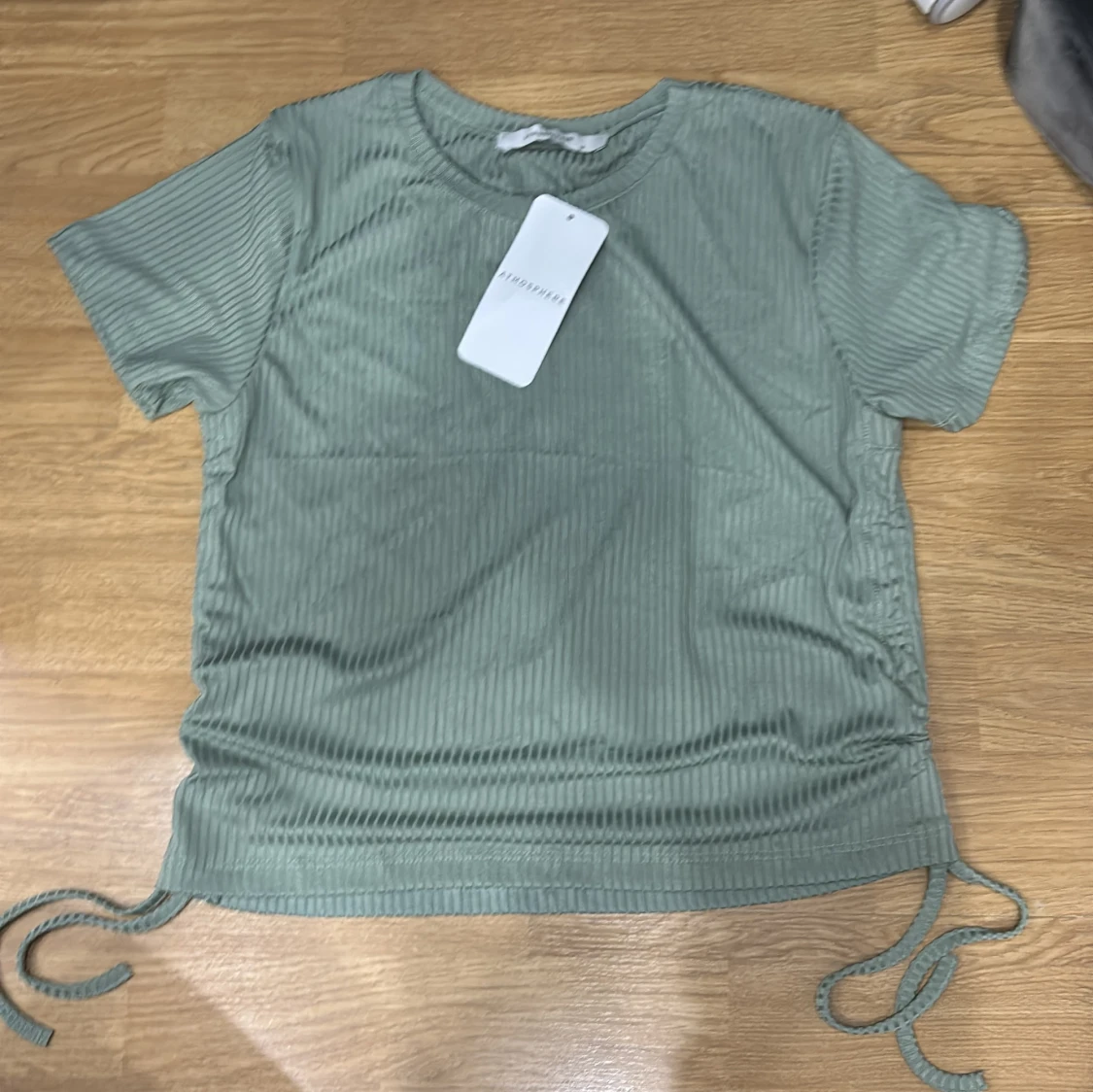 Grön ribbad topp från atmosphere