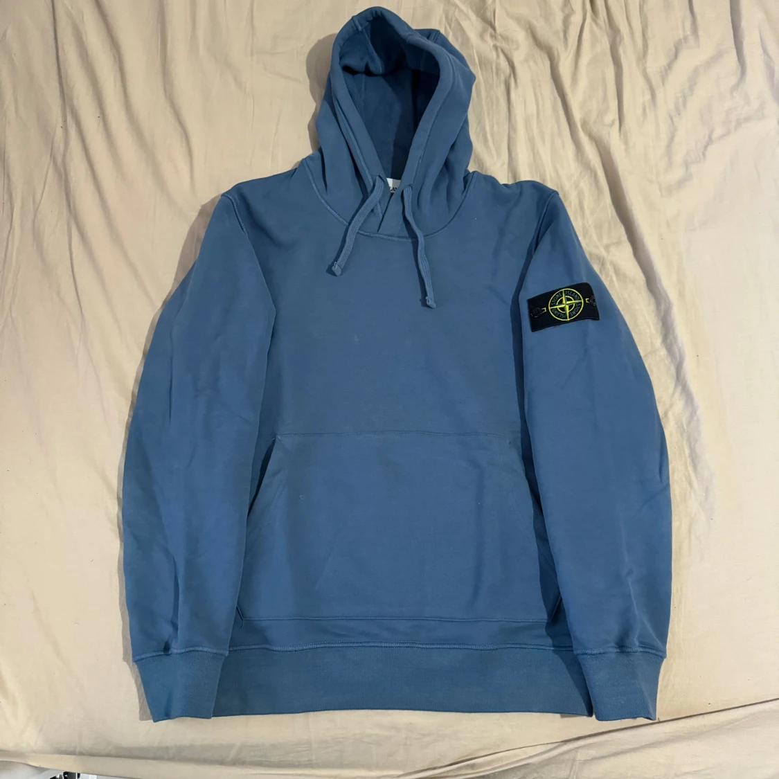 Blå hoodie från Stone Island i M